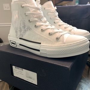 **Brand NEW Never Worn Christian Dior B23**